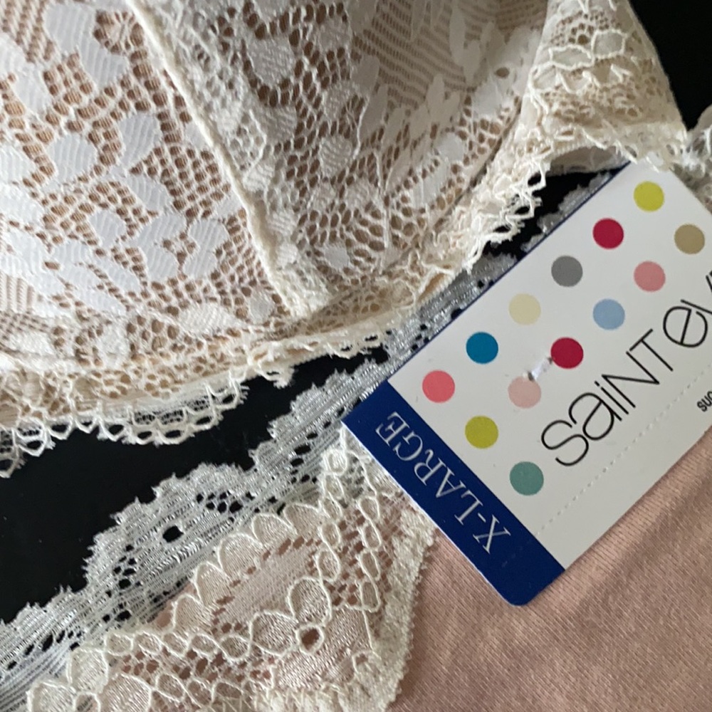 So bra Sz 38C and panties Sz XL. Cream and pink - Picture 2 of 5
